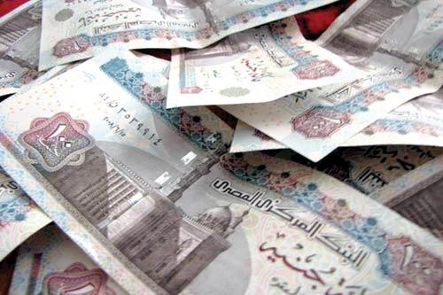 الانقلاب يقترب من الوصول إلى “2 تريليون” جنيه دينا محليا