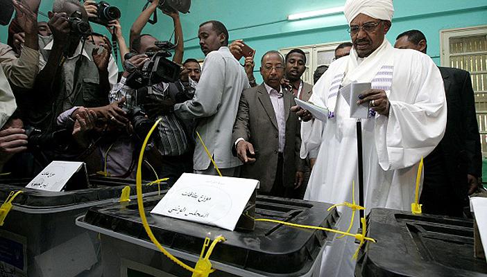 البشير يجري تغييرًا وزاريًا يشمل الدفاع والخارجية والنفط