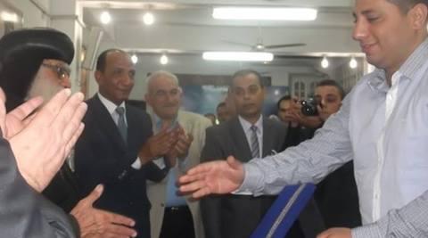 بطريرك “البحيرة” يكرم قيادات أمن الانقلاب في مدينة “كفرالدوار”