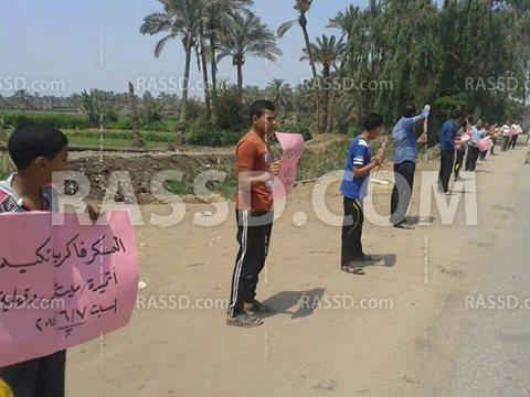 سلسلة بشرية لـ”شباب ضد الانقلاب” بـ”ميت غمر”