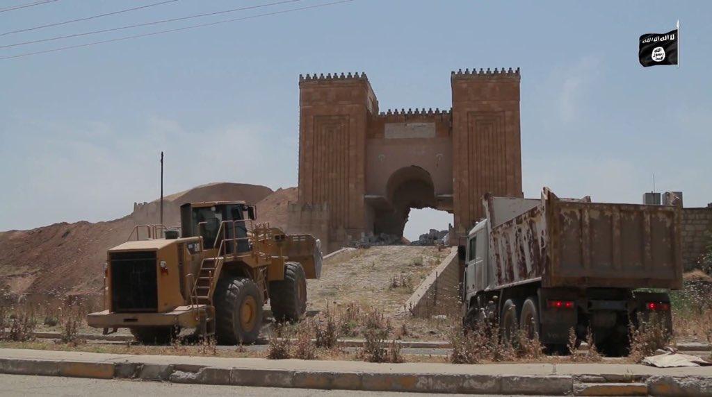 بالصور.. “تنظيم الدولة” يدمر معبد نابو الأثري شمال العراق