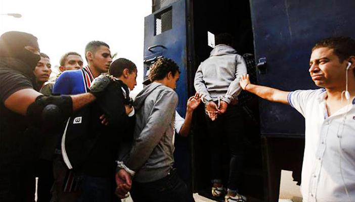 أداء الامتحانات.. معاناة جديدة على عاتق الطلاب المعتقلين