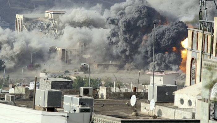 قوات التحالف تستهدف مكتب نجل “صالح” وسط صنعاء