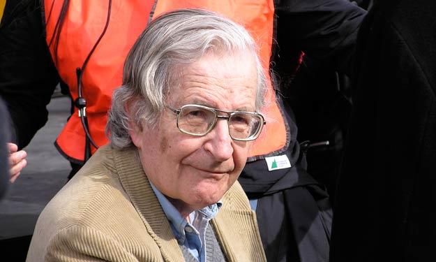 “تشومسكى”: حصار غزة عار وأحد أعظم الجرائم التي شهدها القرن