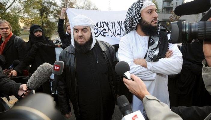 محاكمة “مجموعة إسلامية” في فرنسا بتهمة التحضير لاعتداءات