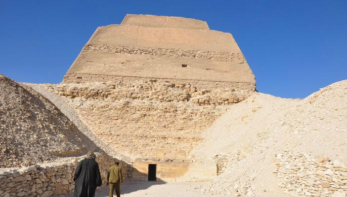 هرم ميدوم.. من إيرادات بالآلاف إلى أحجار صامتة لغياب السياحة