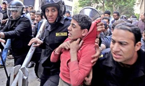 أطفال كوم الدكة يواصلون معركة الأمعاء الخاوية بسبب التعذيب