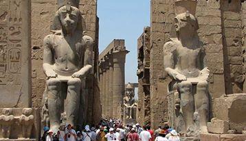 مقتل 7 في انفجار هائل بمعبد الكرنك بالأقصر