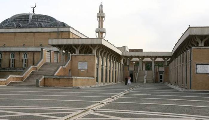 15بلدية في إيطاليا تغلق المصليات والمراكز الاسلامية بموجب قانون بمنعها