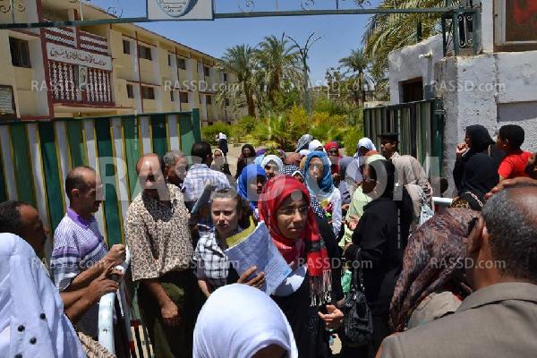 صراخ بين طلاب الثانوية بالوادي الجديد لصعوبة “الإنجليزية”