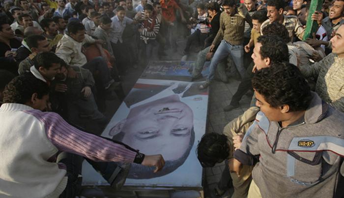 بعد “عام السيسي”.. الحركات الثورية تدعو للإضراب والعصيان