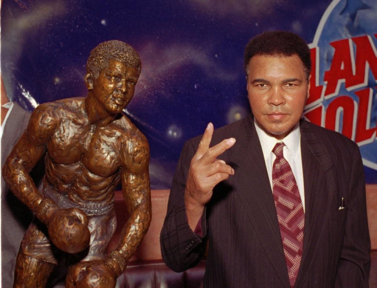 العالم كله يشيع محمد علي