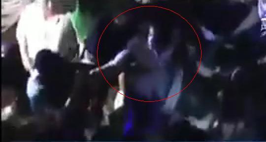 فيديو..أنصار السيسي يخطفون فتاة بالتحرير لاغتصابها  بمدخل المترو