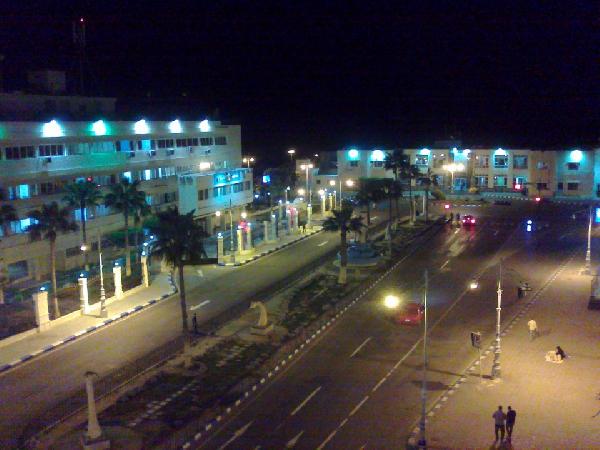 كشافات اضاءة في شوارع مطروح تفاديا لانقطاع الكهربا