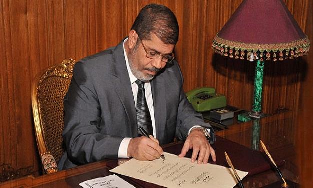 مرسي يوافق على تعيين عدلي منصور رئيسا للمحكمة الدستورية