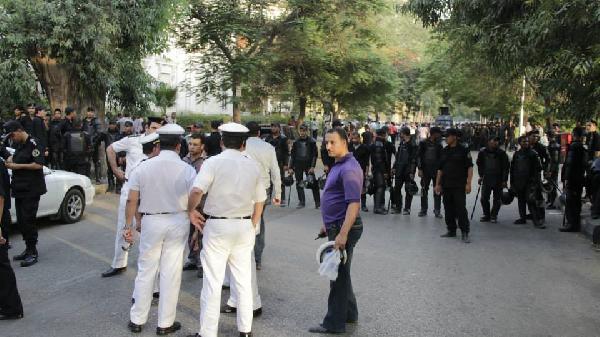 اشتباكات بين معارضي وزير الثقافة بالزمالك