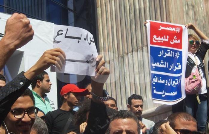 مئات الصحافيين يعلنون الاعتصام رفضاً للتنازل عن «تيران وصنافير»