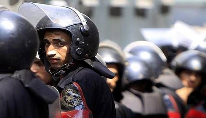 بسبب قمع القادة.. جنود الأمن المركزي ينضمون لإضراب معتقلي معسكر بنها