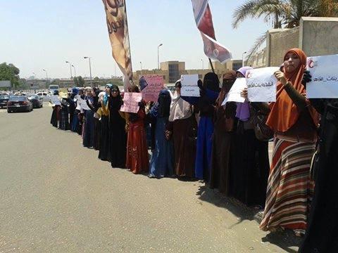 سلسلة لطالبات الازهر تنديدا بالاعتداء على زميلاتهن بسجن القناطر