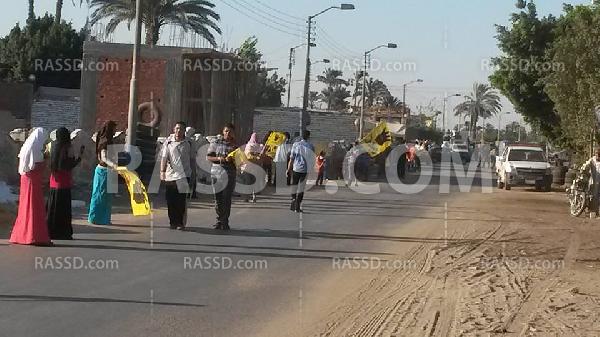 سلسلة بشرية بطريق القاهرة_بني سويف