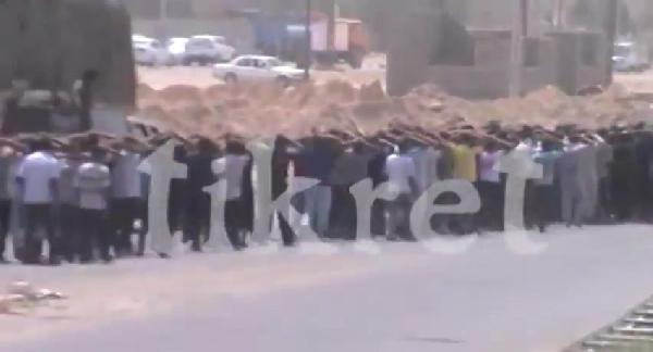 فيديو | لحظة استسلام الآلاف من الجيش العراقي بتكريت