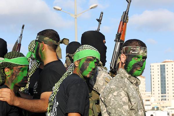 بالصور.. كتائب القسام تفتح باب التسجيل للشباب في المخيمات العسكرية