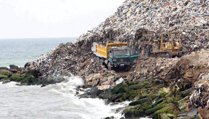 كارثة.. اللائحة التنفيذية لقانون الاستثمار تسمح بدفن النفايات في مصر