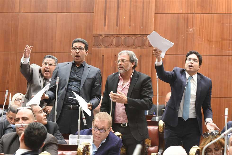 إغلاق المناقشة حول «تيران وصنافير».. وتهديد بتمرير الاتفاقية