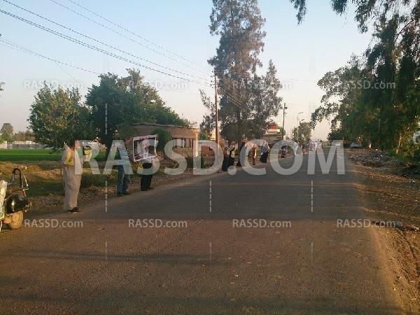 سلسلة بشرية في مسقط رأس مرشد الإخوان