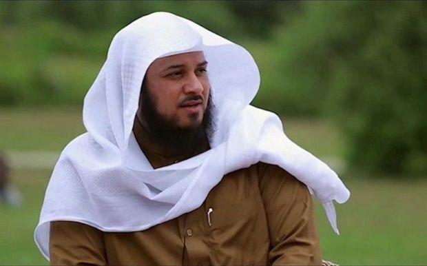 محمد العريفي يحذف تغريدة يشيد فيها بقطر وأميرها