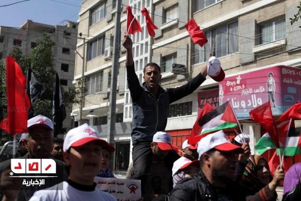 مسيرة في غزة لدعم الأسري المضربين في سجون الاحتلال