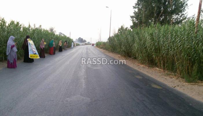 البحيرة.. سلسلة بشرية لأهالي كوم حمادة رفضًا لحكم العسكر