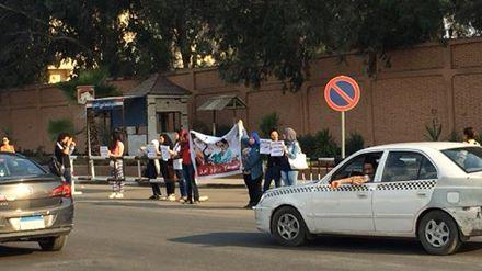 بالصور.. قوات الأمن تمنع وقفة احتجاجية لناشطات أمام الاتحادية