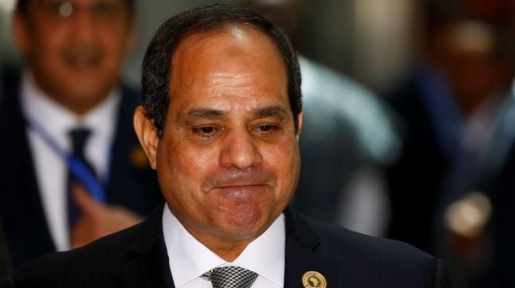 السيسي “المتوحد”