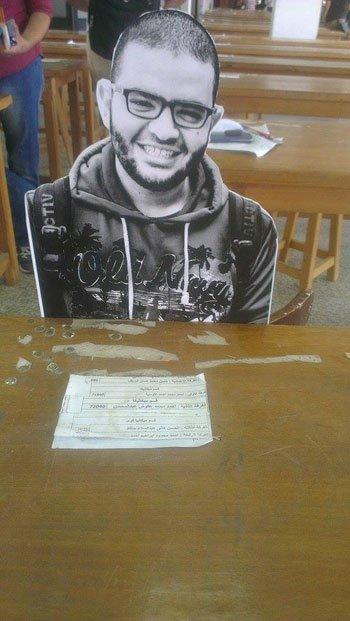 طلاب هندسة القاهرة يضعون مجسمات لزملائهم المعتقلين