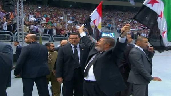 فيديو..كيف استقبلت جماهير الإستاد مرسي