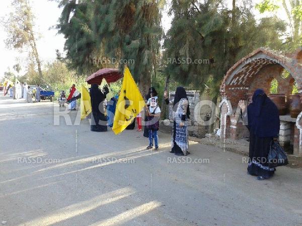 سلسلة بشرية مناهضة للانقلاب العسكري بـ”ادفو”