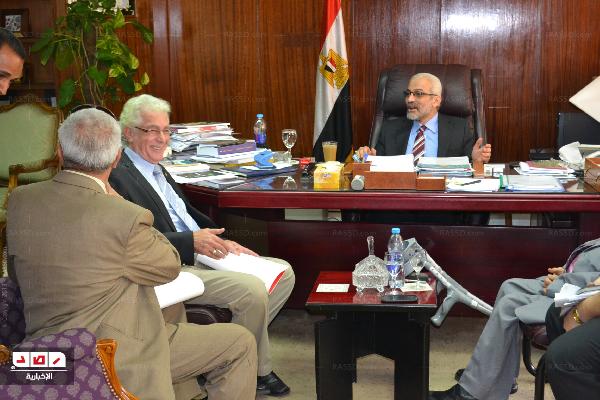 وزير الثقافة يلتقي الفنان «محمود قابيل»