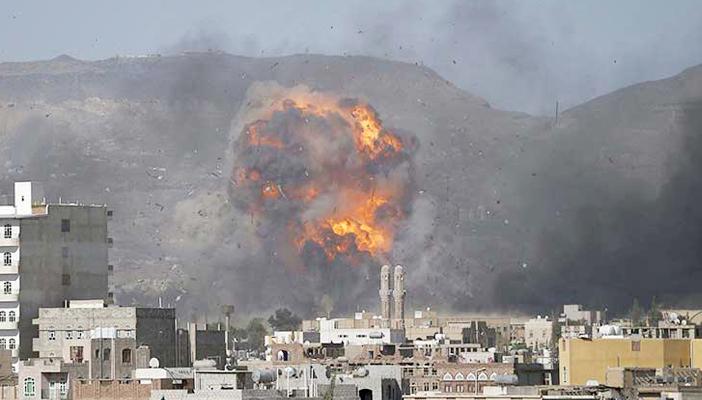 التحالف يجدد قصفه لليمن والحوثيون يستهدفون مواقع عسكرية سعودية