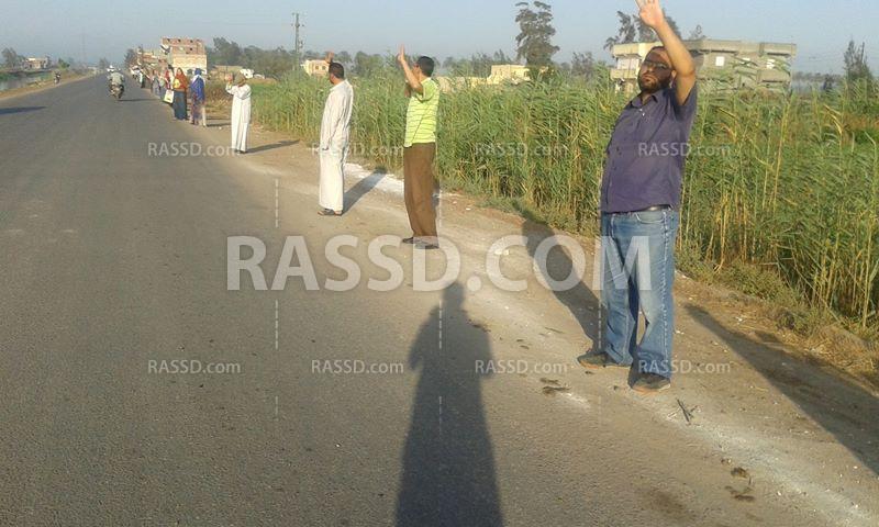 سلسلة بشرية مناهضة للانقلاب بأبو حمص بالبحيرة