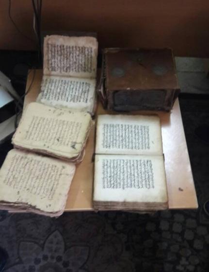 بالصور.. ضبط 3 طرود بها مصاحف وآثار من العصر العثمانى قادمة من إثيوبيا