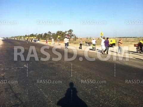 سلسلة بشرية علي الطريق الدولي بمحافظة “كفر الشيخ”