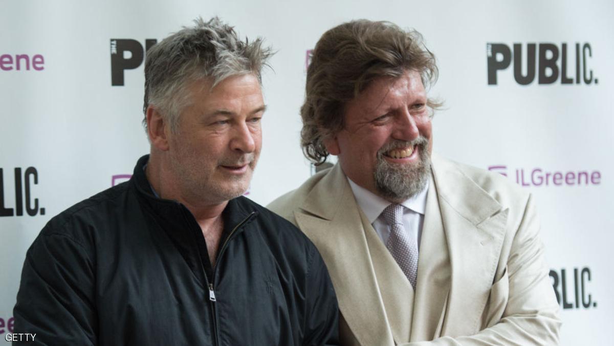 بالفيديو.. «شبيه ترامب» يوقف عرضا مسرحيا ويُغضب أنصار الرئيس الأميركي