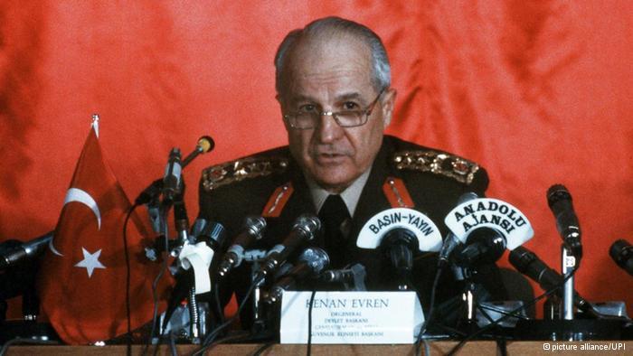 بعد 34 عاما من الانقلاب..الحكم على قادته بالسجن المؤبد بتركيا