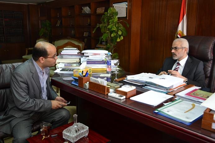 وزير الثقافة يناقش دعم جميع فنون وأنشطة الوزارة إعلاميا