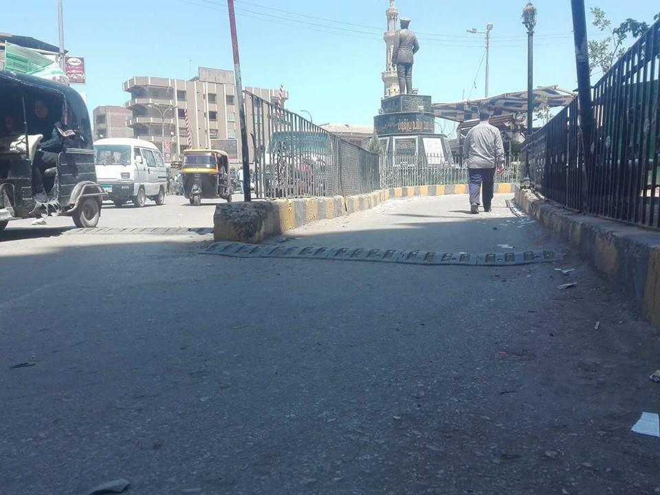 أهالي قويسنا يشتكون من “مطبات” ميدان المحطة