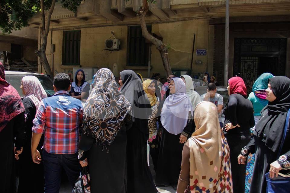 بالصور.. وقفة لطلاب الإعدادية للمطالبة بدخول ثانوي تمريض القاهرة