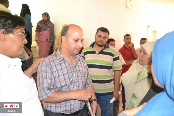 العاملون بالديوان يستقبلون محافظ الوادي الجديد بمظاهرة