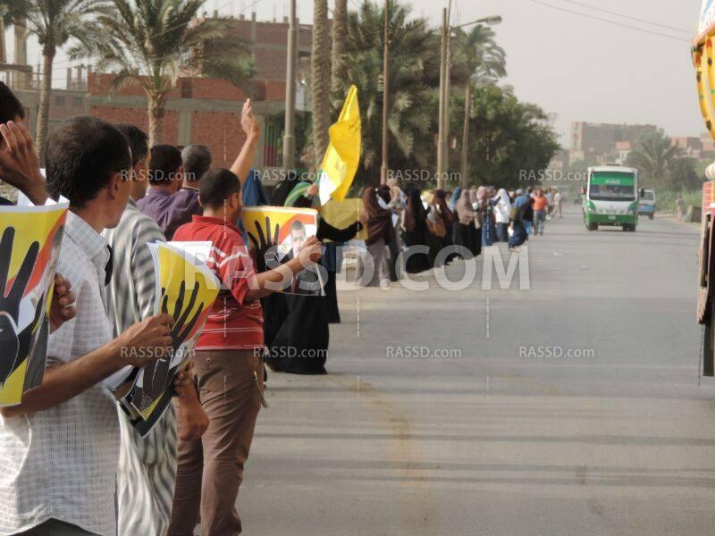 لافتات “الصلاة على النبي” تنتشر بفعاليات “حلوان”