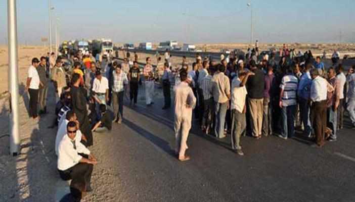 قطع طريق “العنانية” بدمياط يمنع وصول طلاب الثانوية إلي اللجان